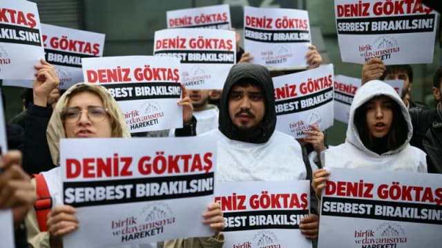 Komedyakar Denîz Goktaş bi Tawana 'Sivikkirina Serok’ Ceza bû lê Hat Berdan