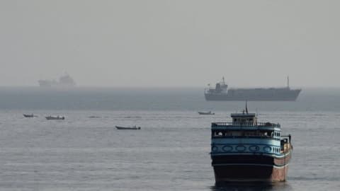Amerîka Dibêje Derbasbûna Petrolê di Tengava Hormuzê re Zêde Dibe