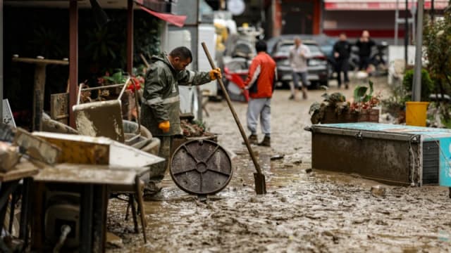 Lehîya Stenbolê di Navbera Reaksyonên Opozisyonê û Helwesta Hikmeta de