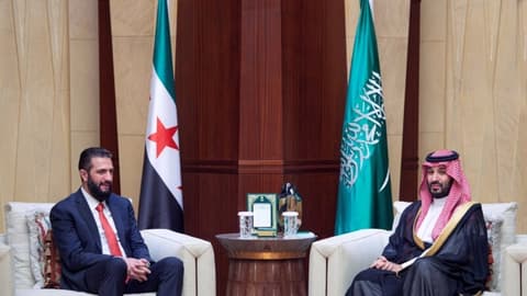 Sûriyê ji bo Şerê li Dijî Hûsiyan Dibe Piştgiriyê Bide Siûdîyê