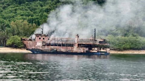 Philippine rescuers board ferry 40 hours after blaze began