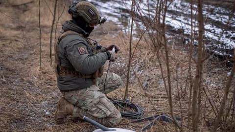 Why is Starlink internet so important on the battlefield in Ukraine?