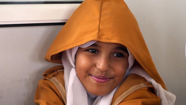 Children brave snipers and mortars to go to school near Yemen front line
