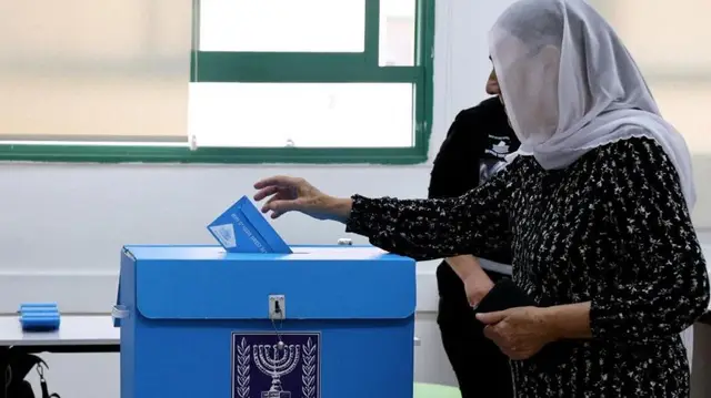 Netanyahu and Eisenkot face difficult paths to power as neither set to win majority