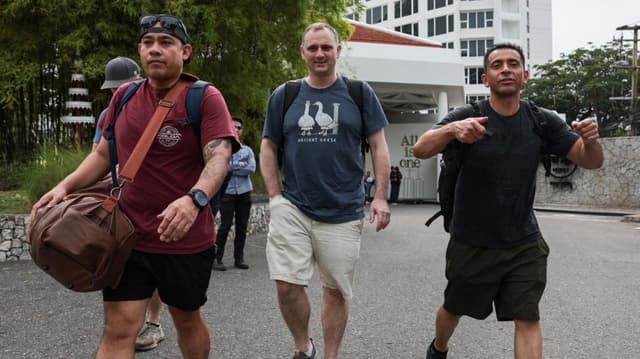 Shopping to bar-hopping: USS Abraham Lincoln sailors unwind in Thailand after 250-day voyage