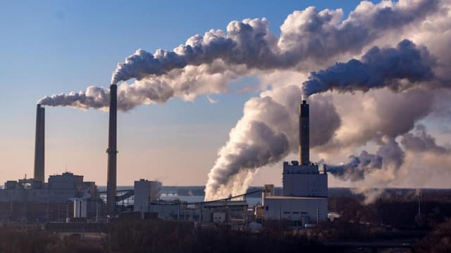 US scraps limits on emissions from coal and gas power plants