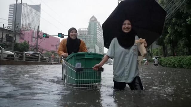 Bangkok declares disaster as heavy rains spark flooding