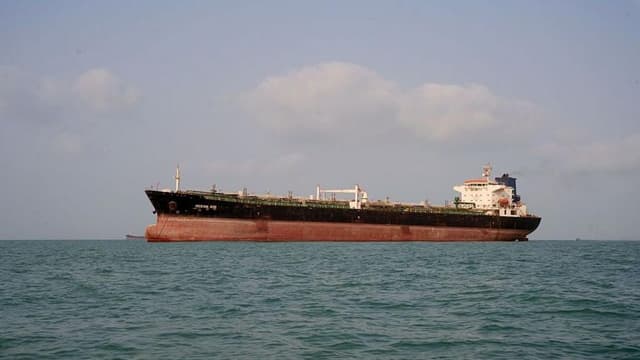 US hits 3 Iranian oil tankers after saying its warships were targeted