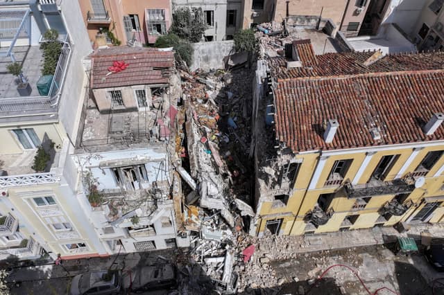 5 missing after blast rocks building near Athens Acropolis