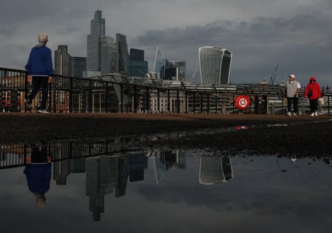 UK economy Q2 growth revised slightly upward