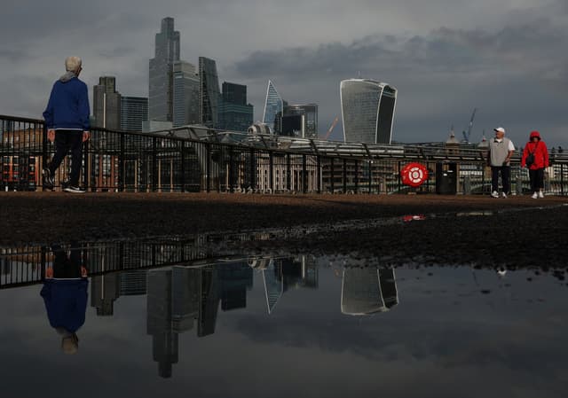 UK economy Q2 growth revised slightly upward