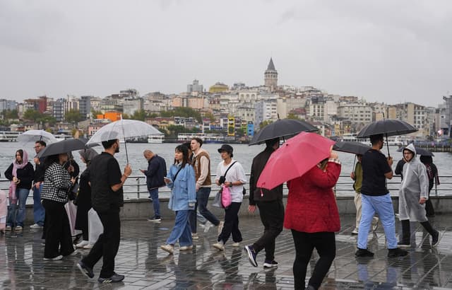 Türkiye's jobless rate falls to 7.8% in August