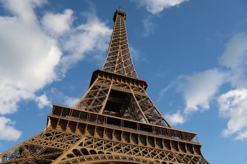Eiffel Tower chief to step down over female staff exclusion