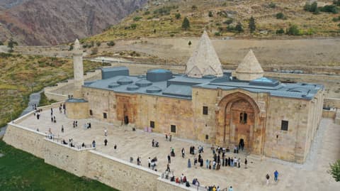 Türkiye's 798-year-old Divriği Great Mosque draws record crowds