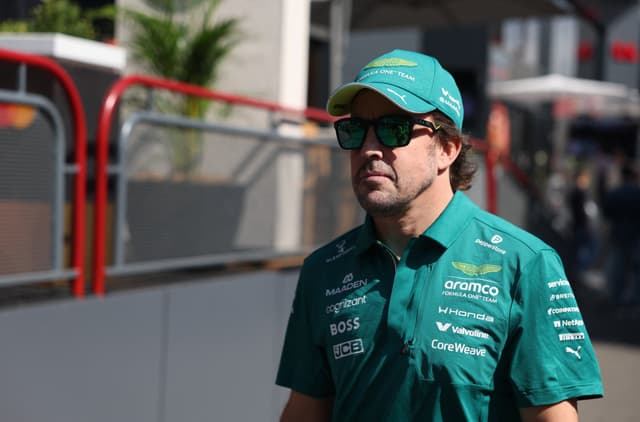 Alonso’s 5-minute chat keeps his F1 journey rolling beyond 46