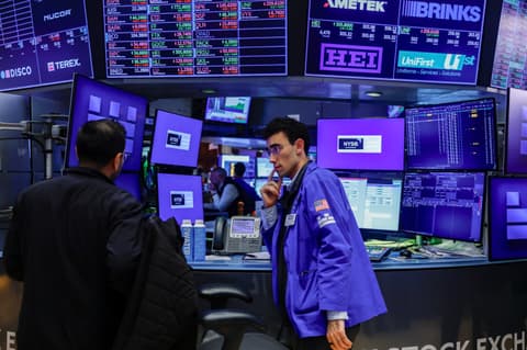 Global sell-off deepens as US bond yields hit highest since 2002
