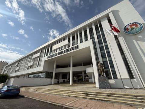 Vases and cards: Probe reveals bribes in CHP-run districts of Türkiye