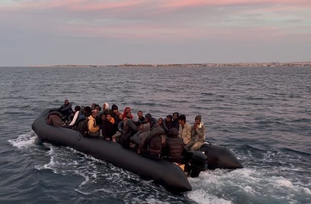 52 irregular migrants detained in western, southern Türkiye