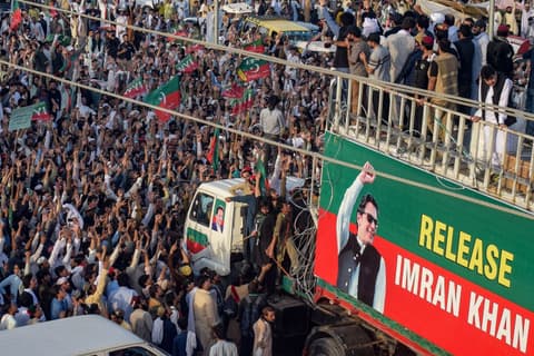 Imran Khan supporters head for Islamabad demanding his release