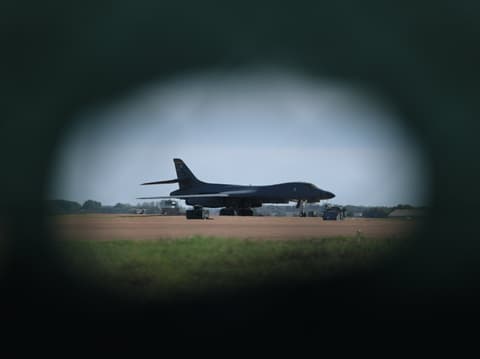 US withdraws all B-1 bombers from UK air base citing 'new threats'