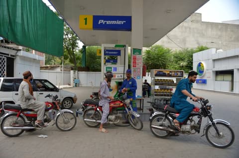 Pakistan rolls out fuel subsidies as oil prices squeeze households