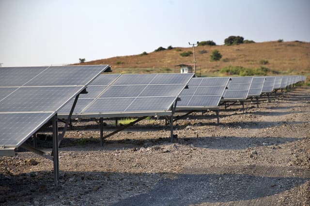 Türkiye sets new record for solar, wind power generation