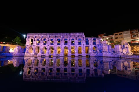2,000-year-old Roman bath in Türkiye welcomes visitors after dark