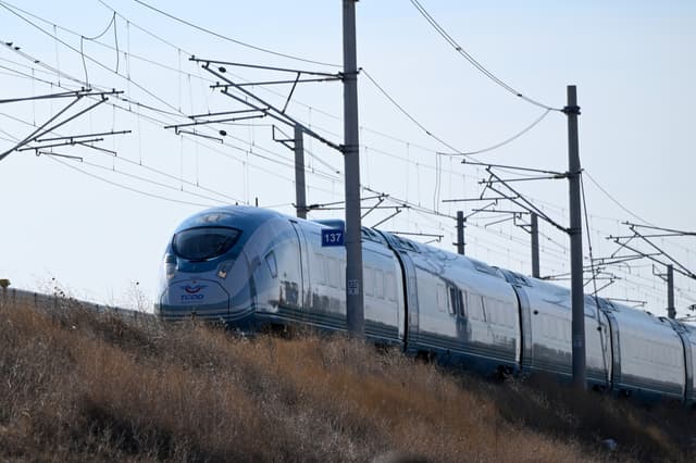 Türkiye extends high-speed rail network to EU border