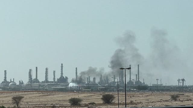 Blasts rock Saudi cities as Yemen conflict escalates