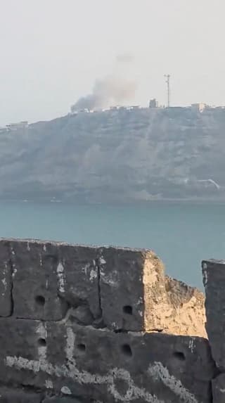 5 killed in Yemen palace strike as Houthis claim hit on Saudi jet