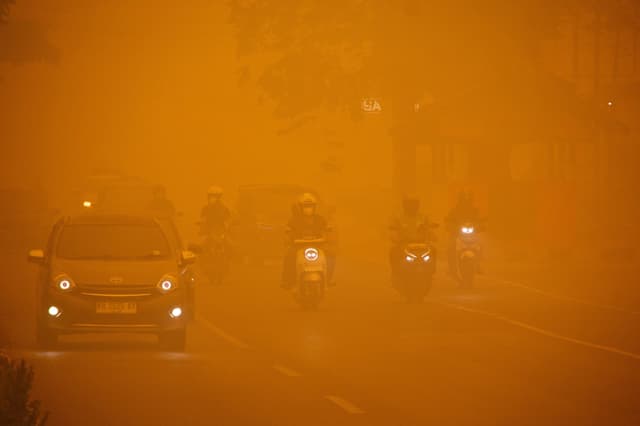4 killed battling flames as Indonesia’s wildfire crisis deepens