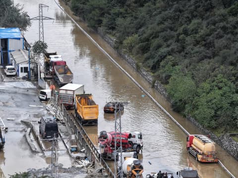 Death toll rises to 4 after heavy rainfall floods Istanbul