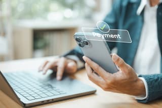 Smartphone users in Türkiye stick to 2 finance apps per month
