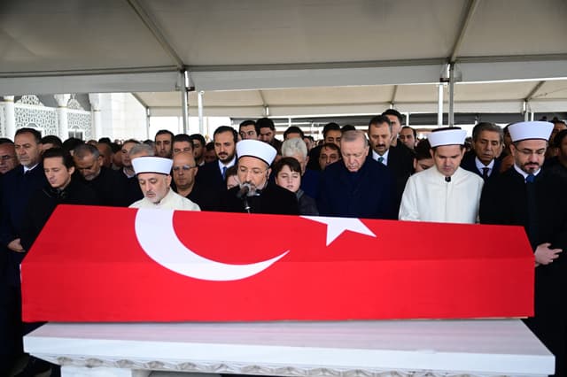 Erdoğan attends funeral of Üsküdar deputy mayor who died in car crash
