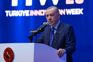 Erdoğan lists 3 priorities as authorities handle fund turmoil