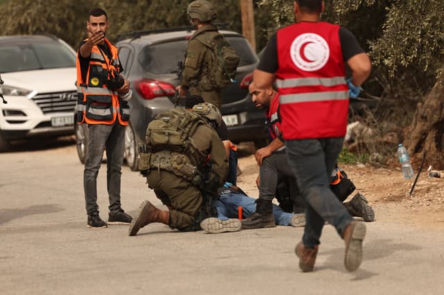 Israeli settler terrorists attack European delegation in West Bank