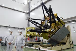 Japan’s Phobos mission aims to solve mystery of Mars’ moons