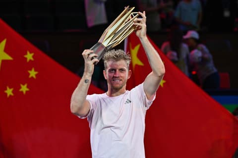 Davidovich Fokina outlasts Jodar to win Shanghai Masters