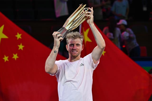 Davidovich Fokina outlasts Jodar to win Shanghai Masters