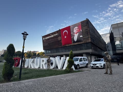 Former, incumbent mayors detained over corruption in southern Türkiye