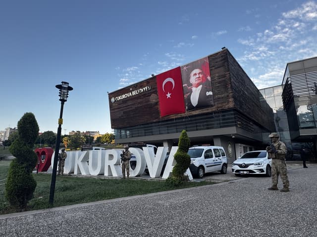 Former, incumbent mayors detained over corruption in southern Türkiye