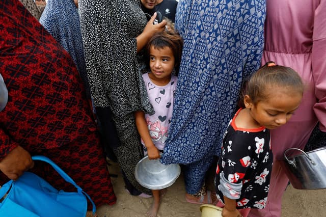 Funding shortfall forces WFP to cut food aid to 500,000 Gazans