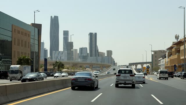 Blasts heard in Riyadh despite Saudi interception of Houthi missiles