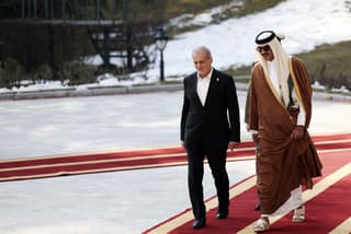 Iran president, Qatar emir meet on sidelines of Moscow summit