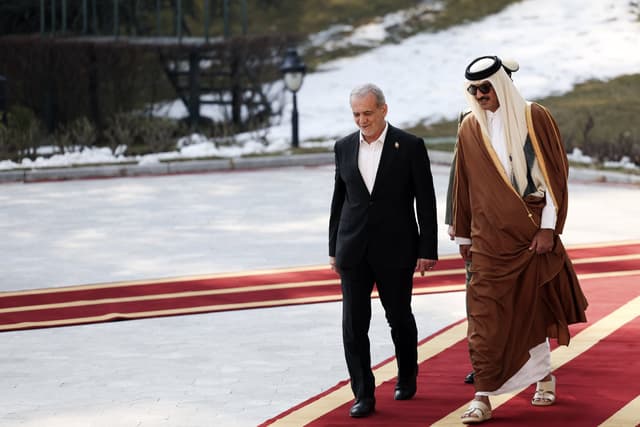 Iran president, Qatar emir meet on sidelines of Moscow summit