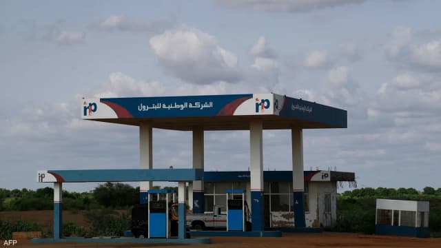 السودان: سعر جالون الوقود يصل إلى 55 ألف جنيه في الخرطوم