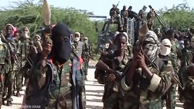 وفد حوثي في معقل "الشباب".. جسر السلاح يعبر خليج عدن