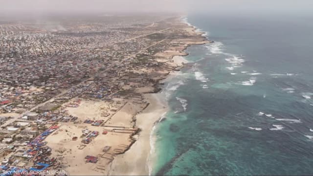 هيئة بحرية: انفجارات قرب ناقلة في خليج عدن