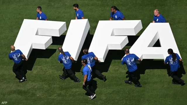 من يقرر داخل الفيفا؟ صفقة ملغاة تفتح الخلاف