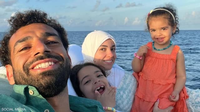 بمولود جديد.. صلاح يكمل "هاتريك" خارج الملعب